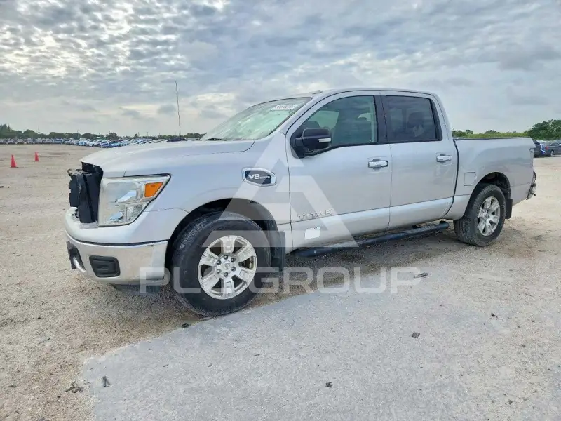 2017 Nissan TITAN фото