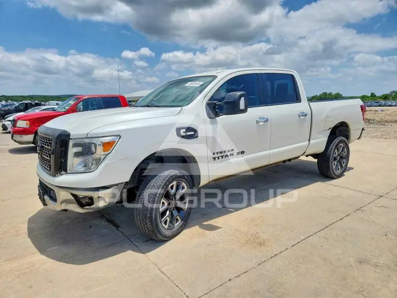 2017 Nissan TITAN фото