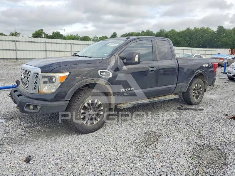 2017 Nissan TITAN фото