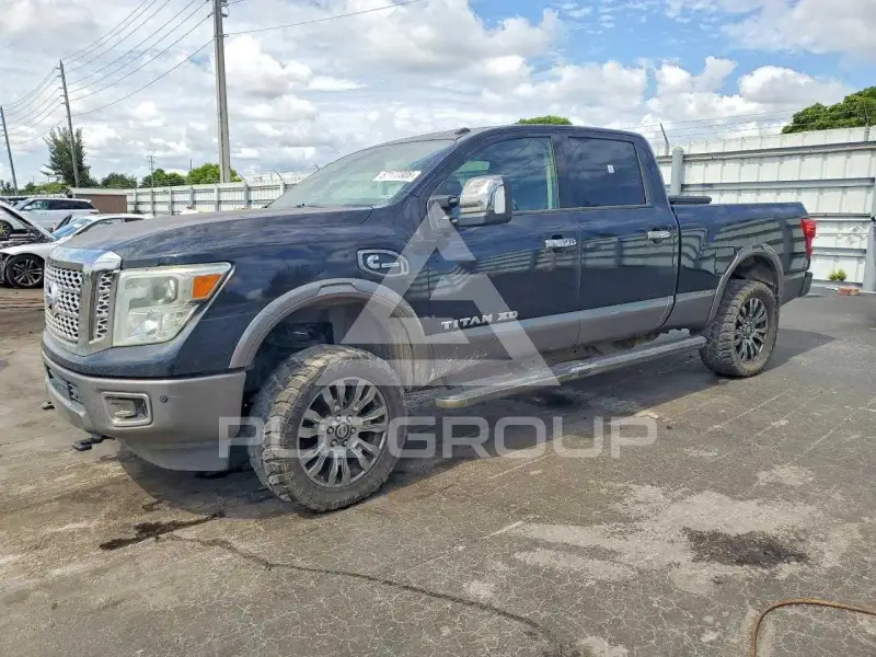 2017 Nissan TITAN фото