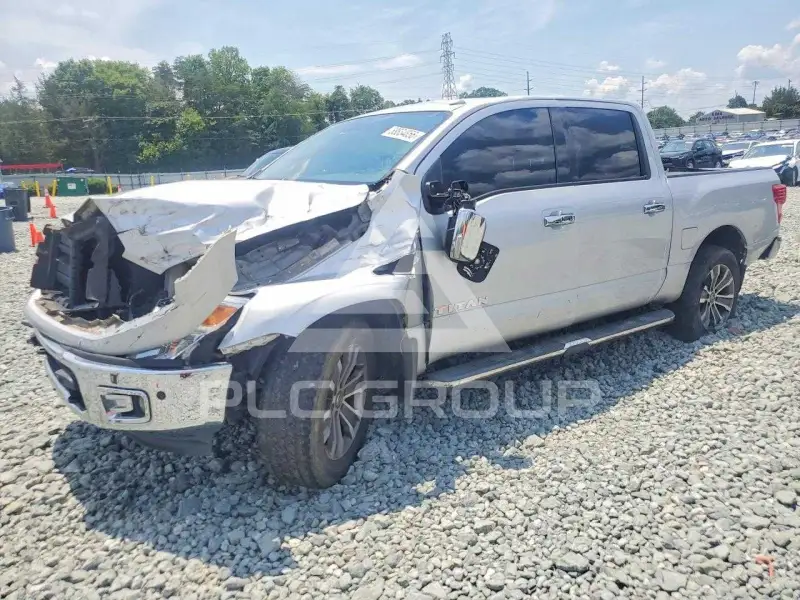 2017 Nissan TITAN photo
