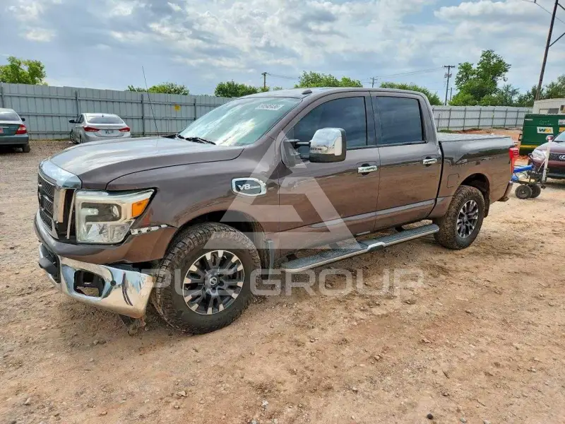 2017 Nissan TITAN фото