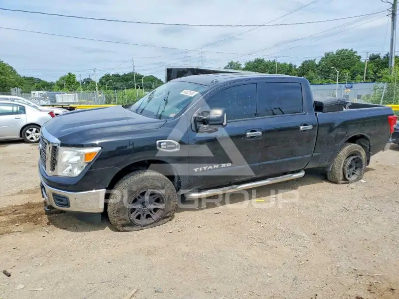 2017 Nissan TITAN фото