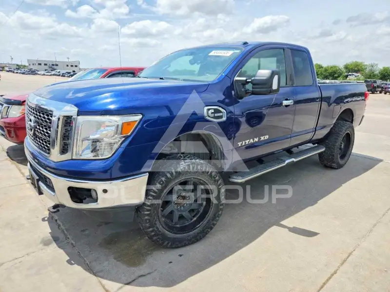 2017 Nissan TITAN фото