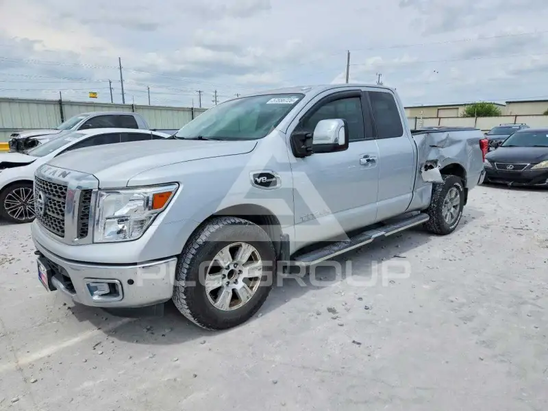 2017 Nissan TITAN фото