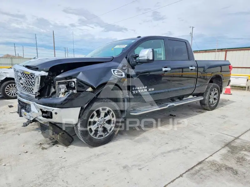 2017 Nissan TITAN фото