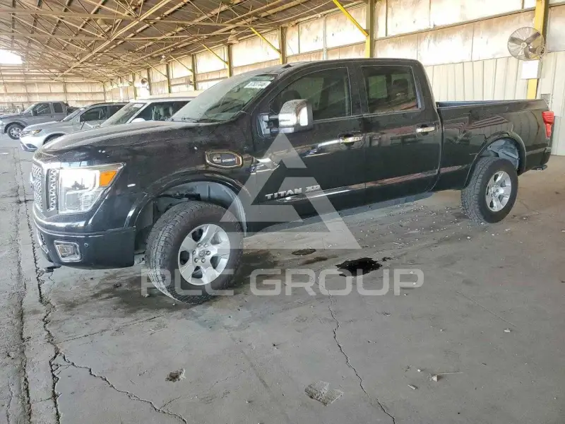 2017 Nissan TITAN фото