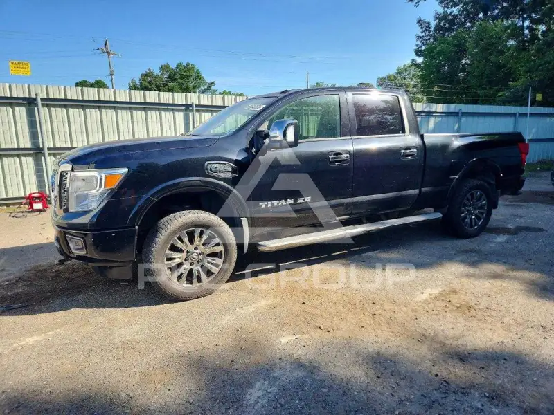 2017 Nissan TITAN фото
