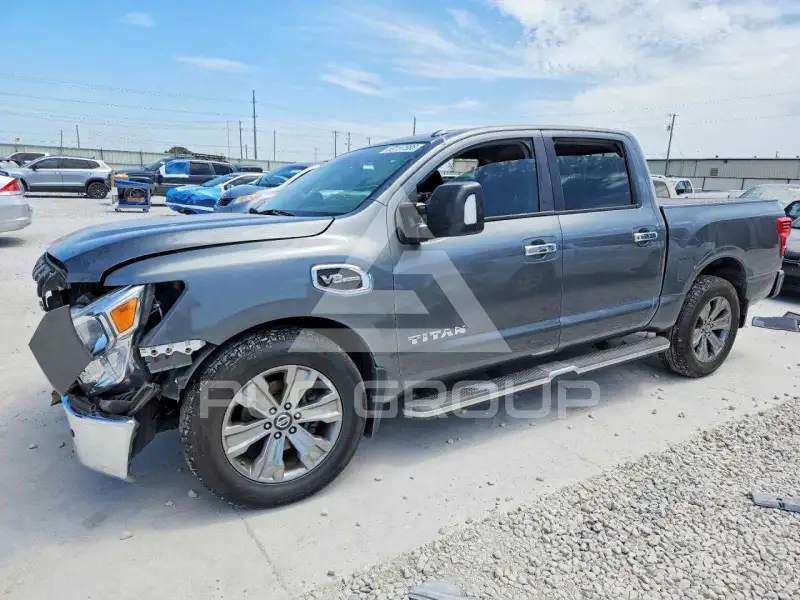 2017 Nissan TITAN фото