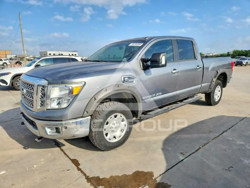 2017 Nissan TITAN фото