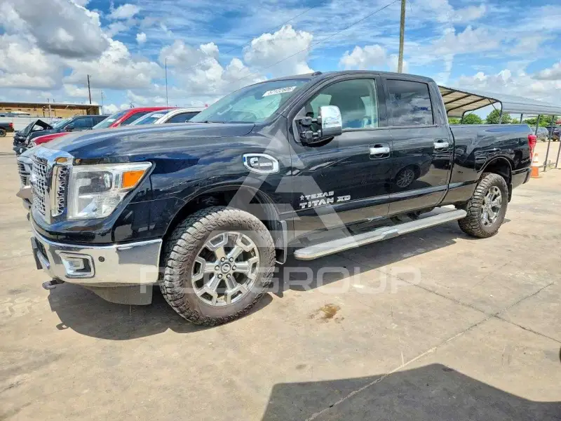 2017 Nissan TITAN фото