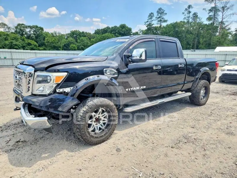 2017 Nissan TITAN фото