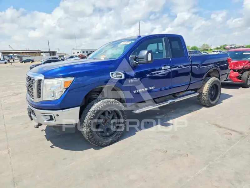 2017 Nissan TITAN фото