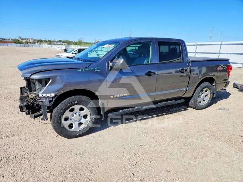 2017 Nissan TITAN фото