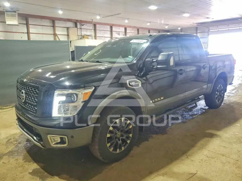 2017 Nissan TITAN фото
