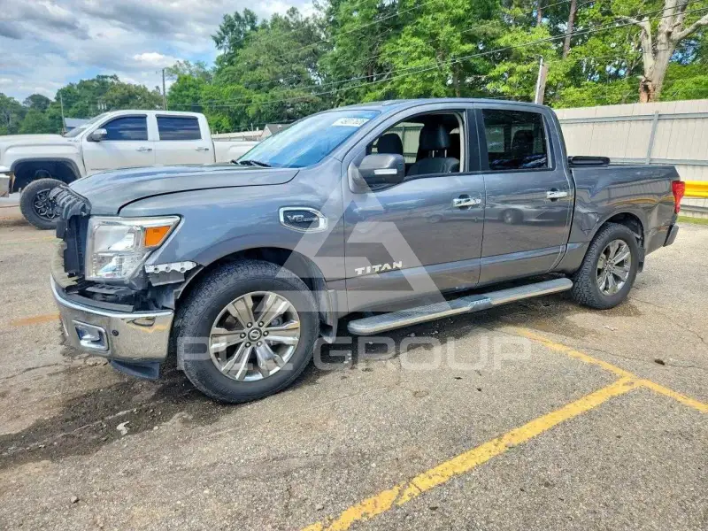 2017 Nissan TITAN фото