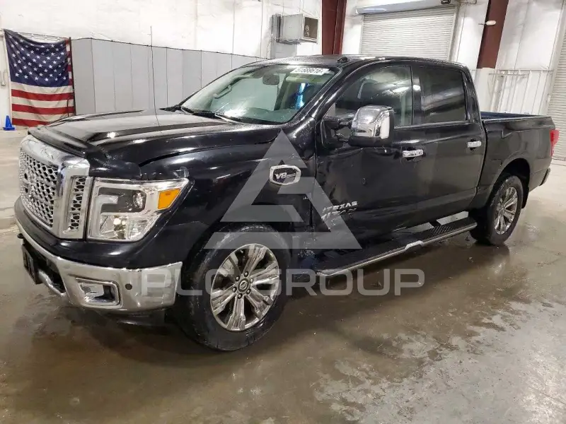 2017 Nissan TITAN фото