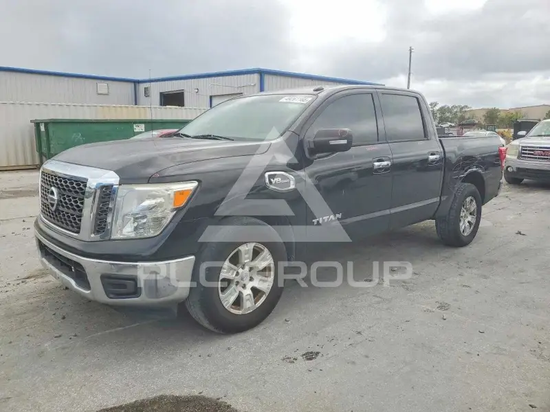 2017 Nissan TITAN фото