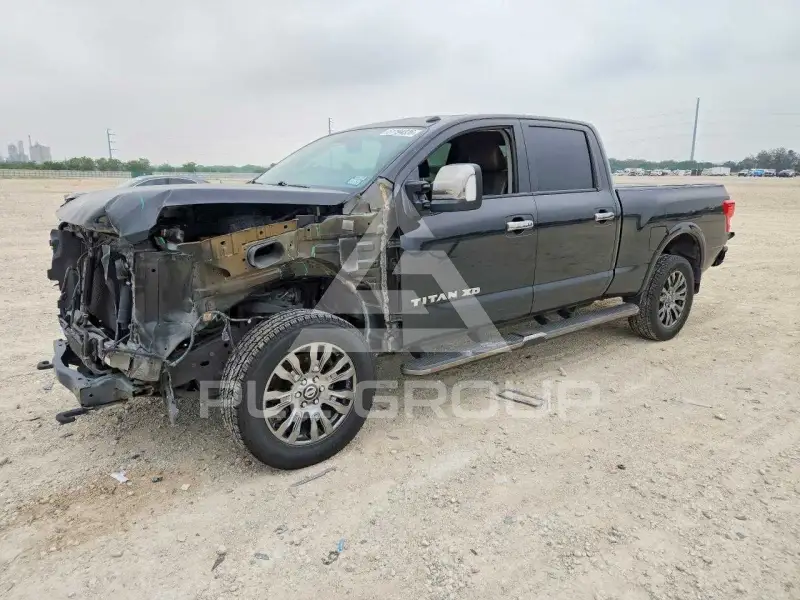 2017 Nissan TITAN фото