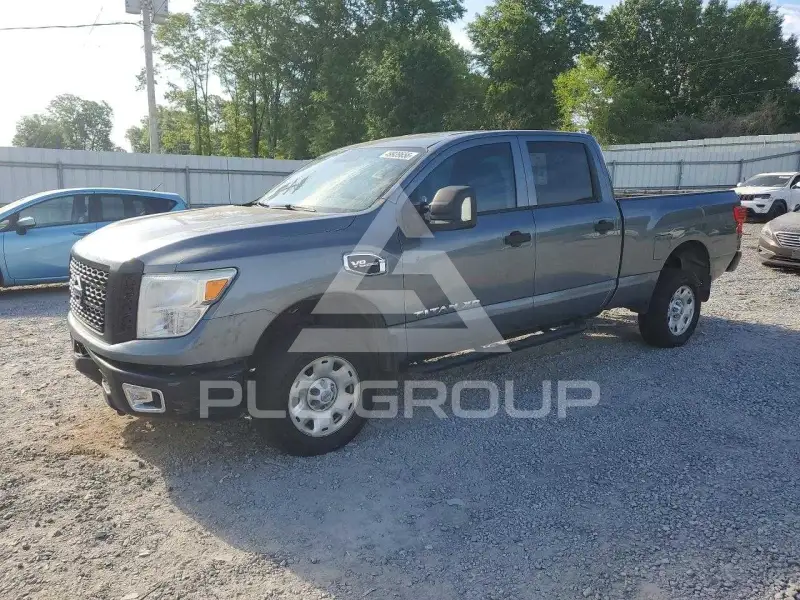 2017 Nissan TITAN фото