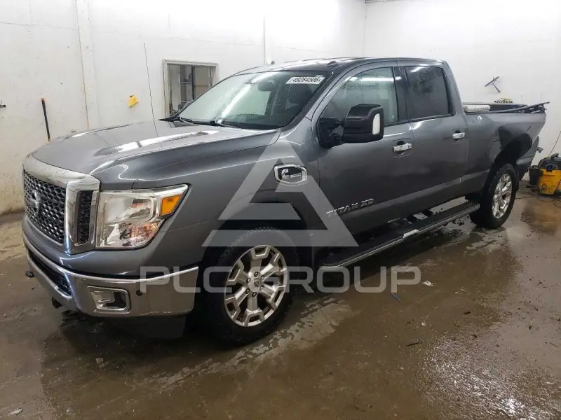 2017 Nissan TITAN фото