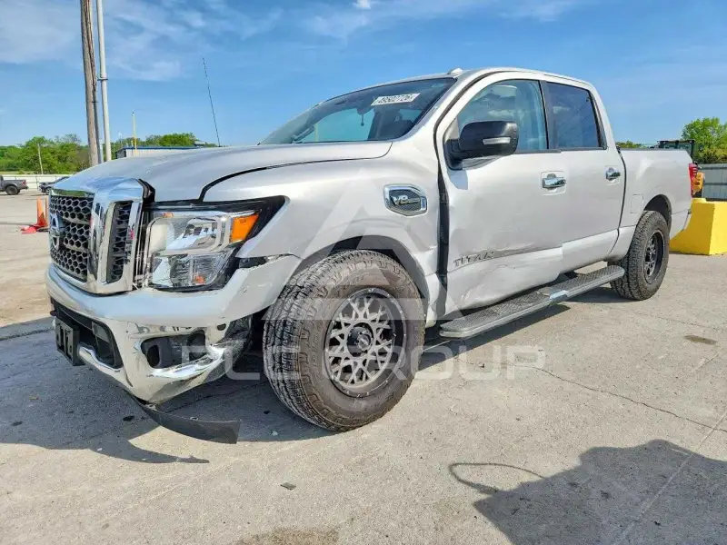 2017 Nissan TITAN фото