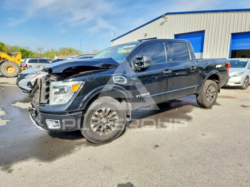 2017 Nissan TITAN фото