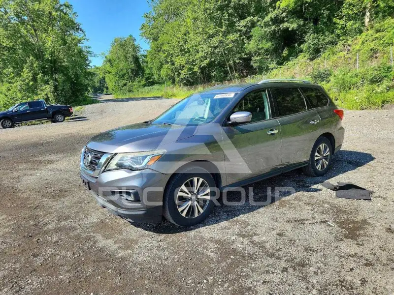 2017 Nissan PATHFINDER photo