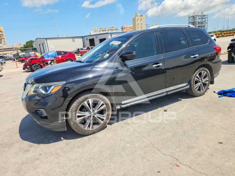2017 Nissan PATHFINDER photo