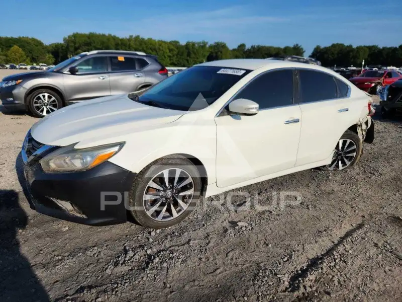 2017 Nissan ALTIMA фото
