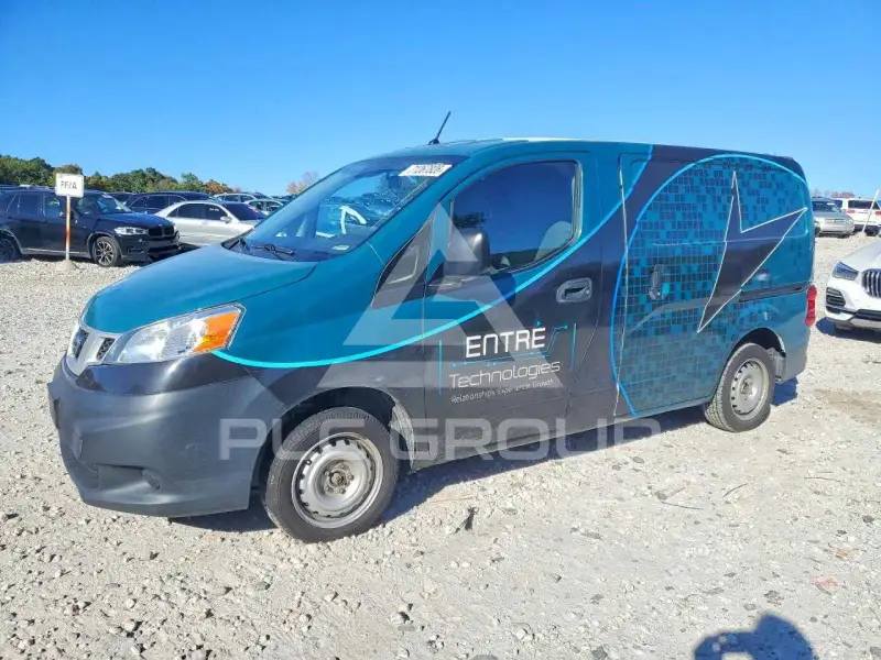 2017 Nissan NV 200 photo