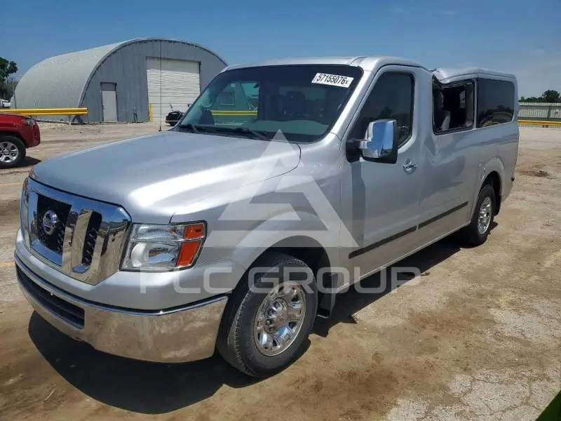 2017 Nissan NV фото