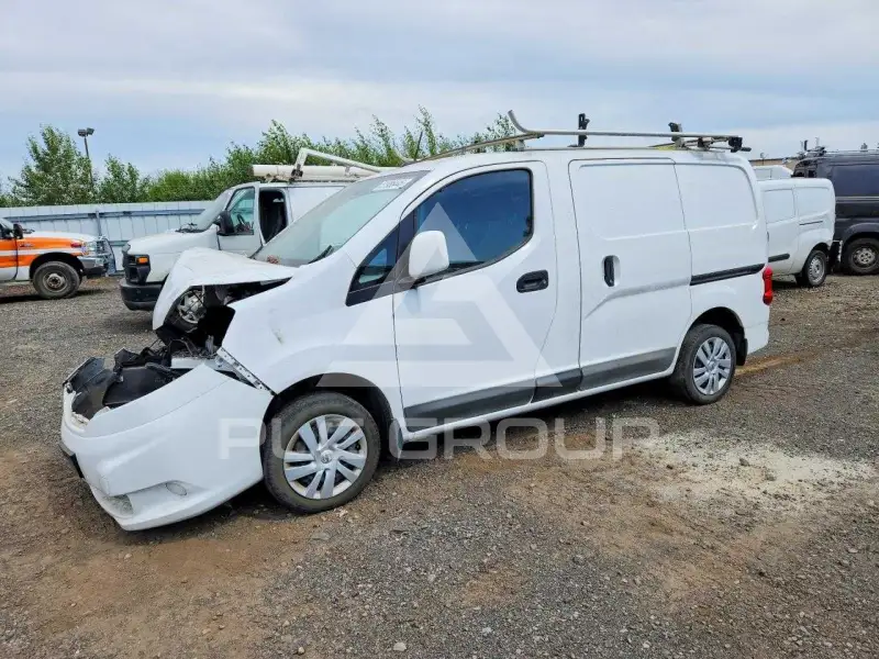 2017 Nissan NV 200 photo