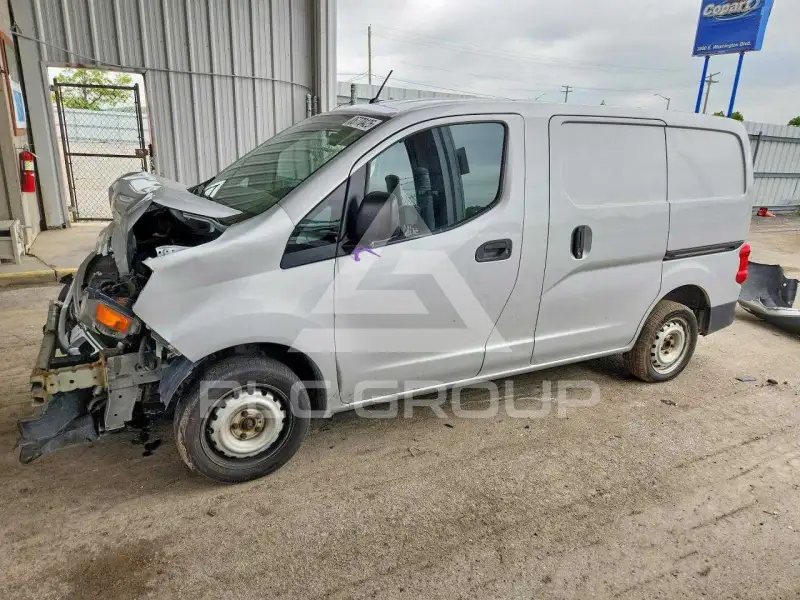 2017 Nissan NV 200 photo