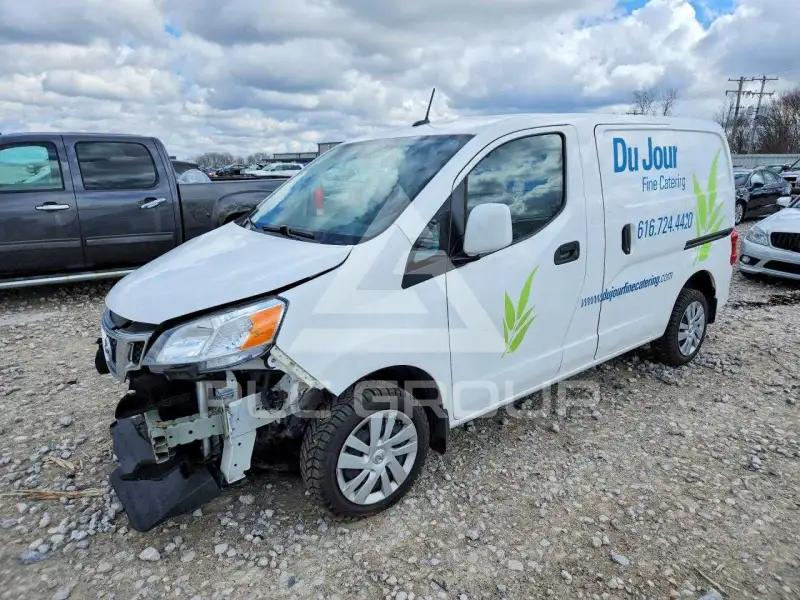 2017 Nissan NV photo