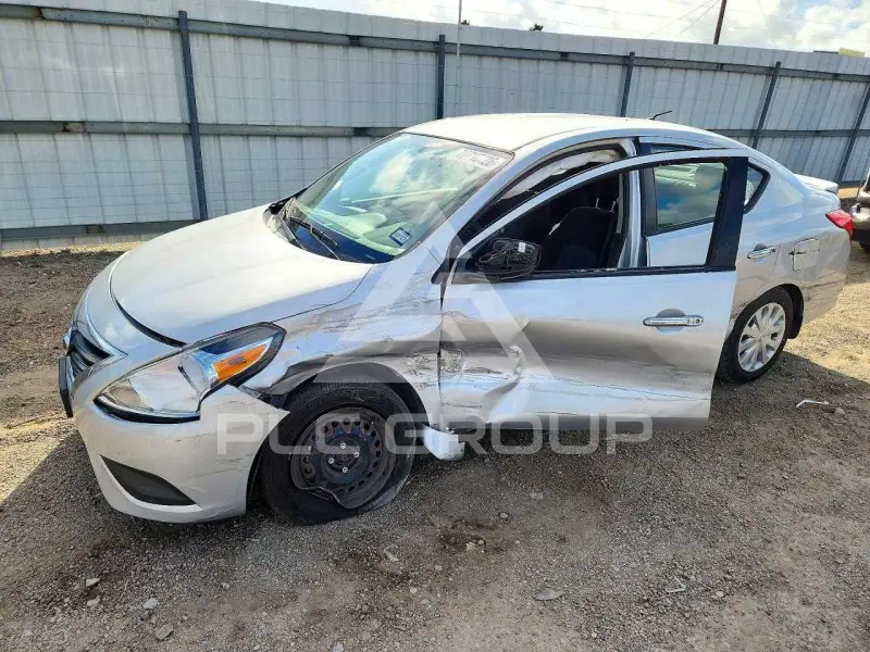2017 Nissan VERSA фото