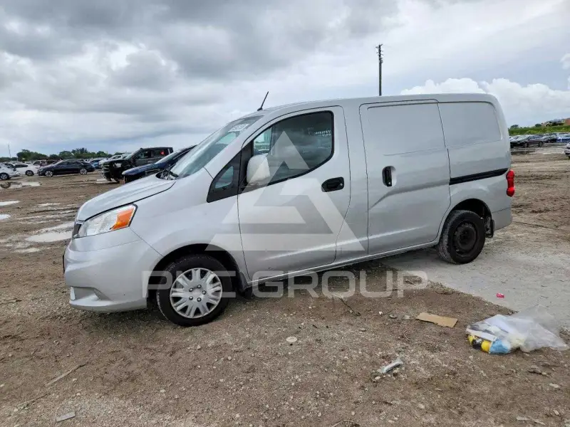 2017 Nissan NV photo