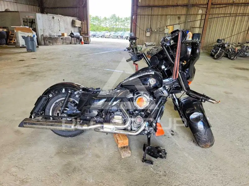 2017 Harley-Davidson FL photo