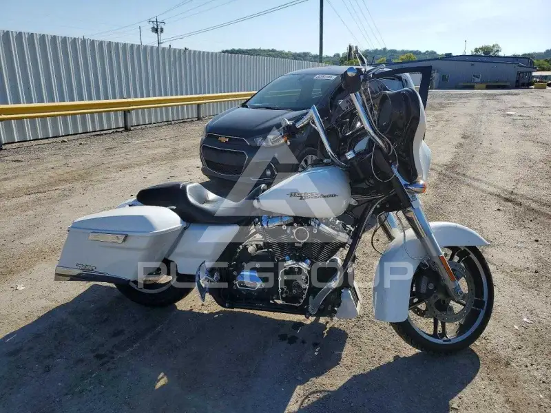 2017 Harley-Davidson FL photo