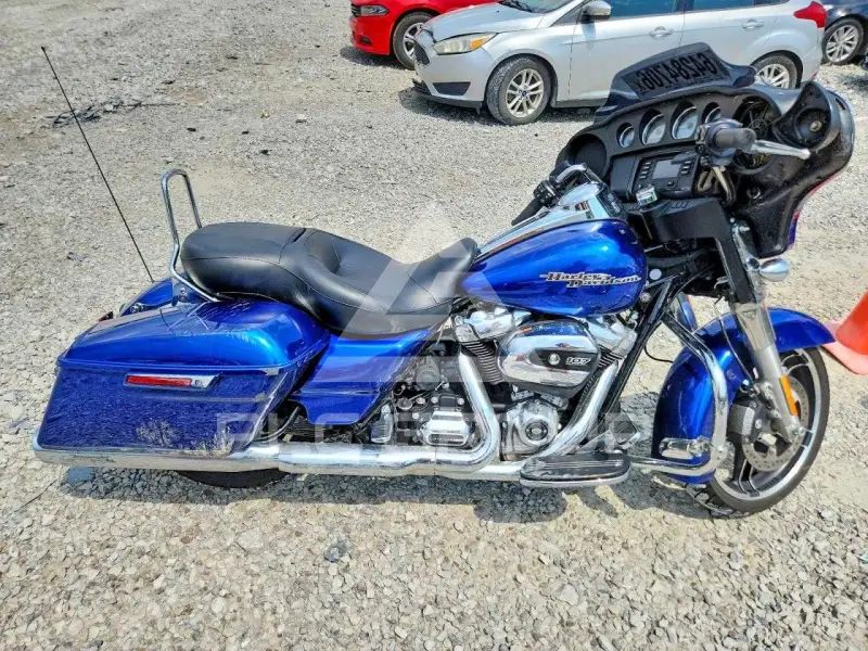 2017 Harley-Davidson FL photo