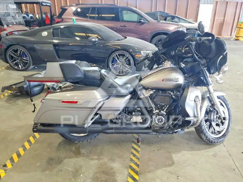 2017 Harley-Davidson FL photo