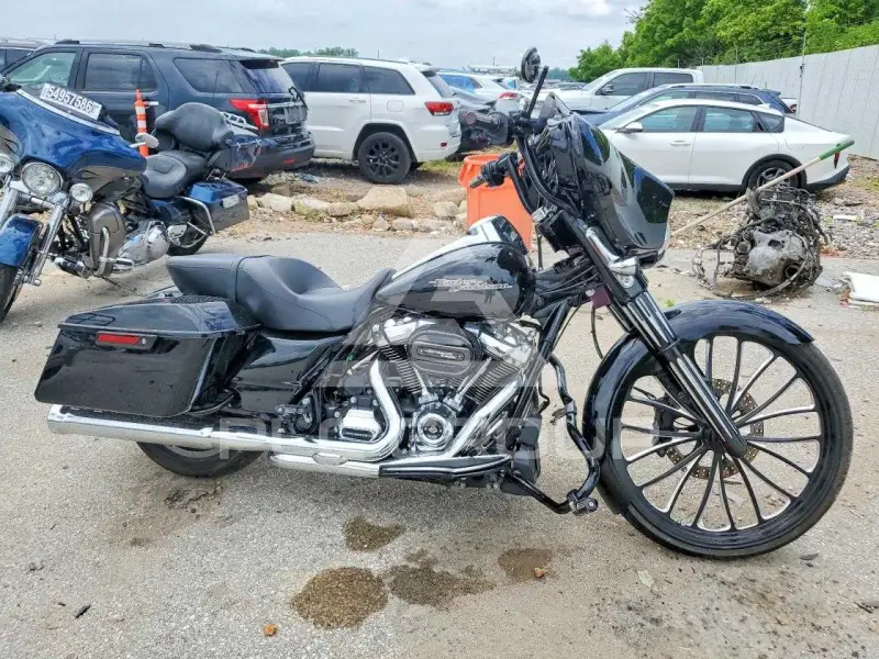 2017 Harley-Davidson FL photo