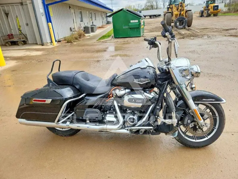 2017 Harley-Davidson FL photo
