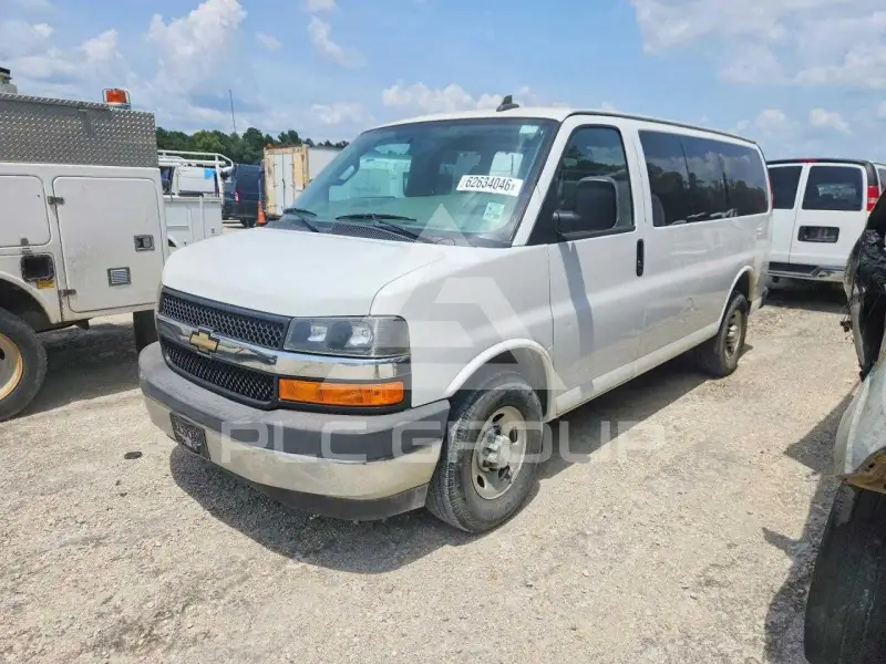 2017 Chevrolet Chevy Van фото