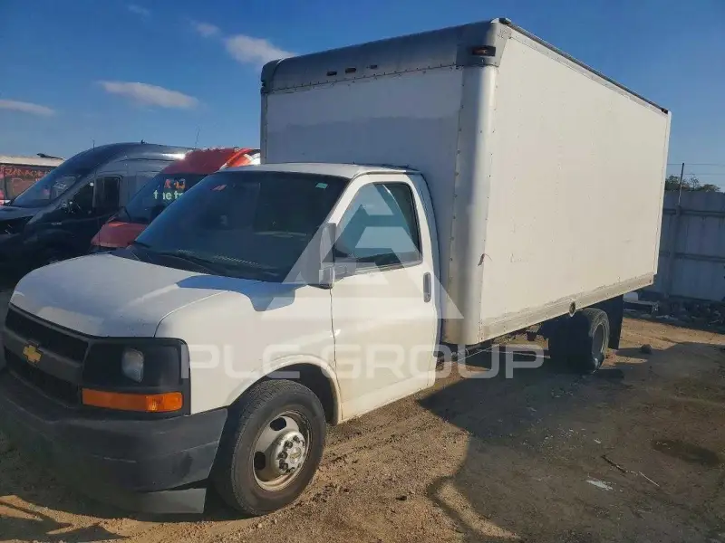 2017 Chevrolet Express фото