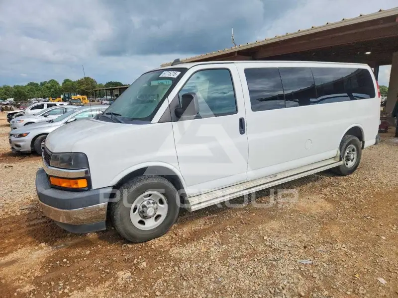 2017 Chevrolet Express фото