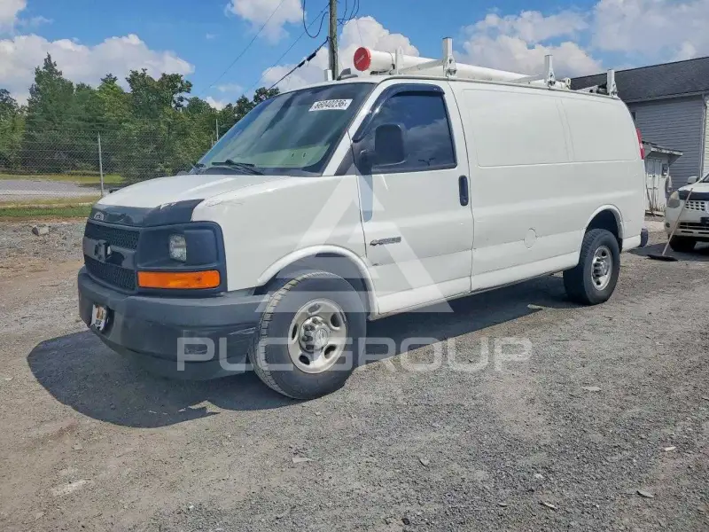 2017 Chevrolet Express photo