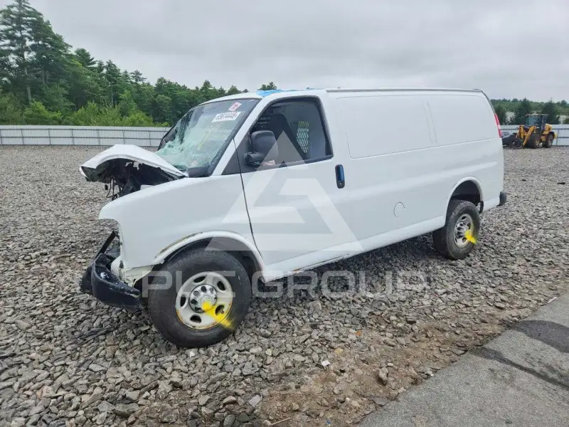 2017 Chevrolet Express photo