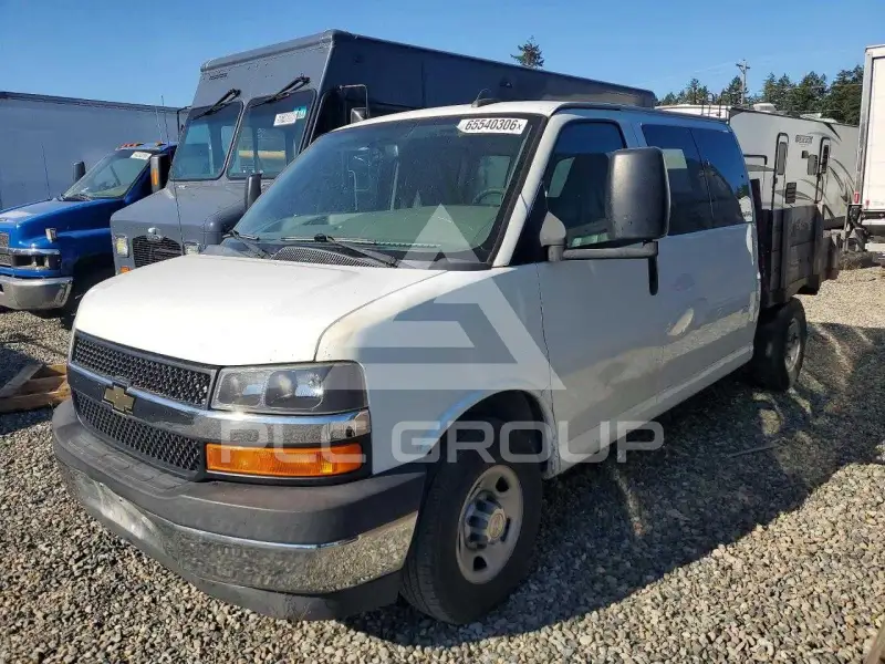 2017 Chevrolet Express photo