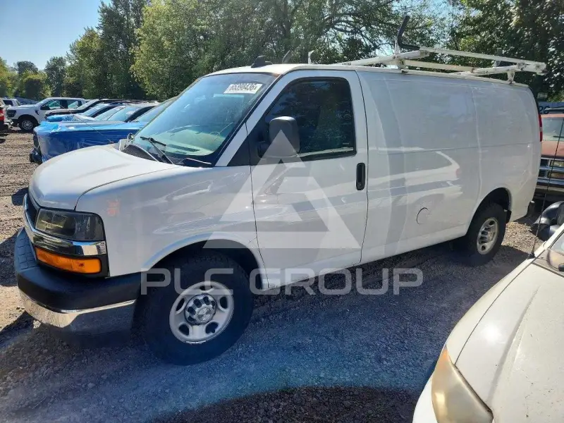 2017 Chevrolet Express photo